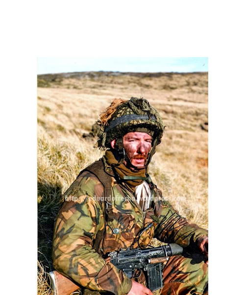 Paracaidista británico del PARA 2 en Ganso Verde, finalizada la batalla.